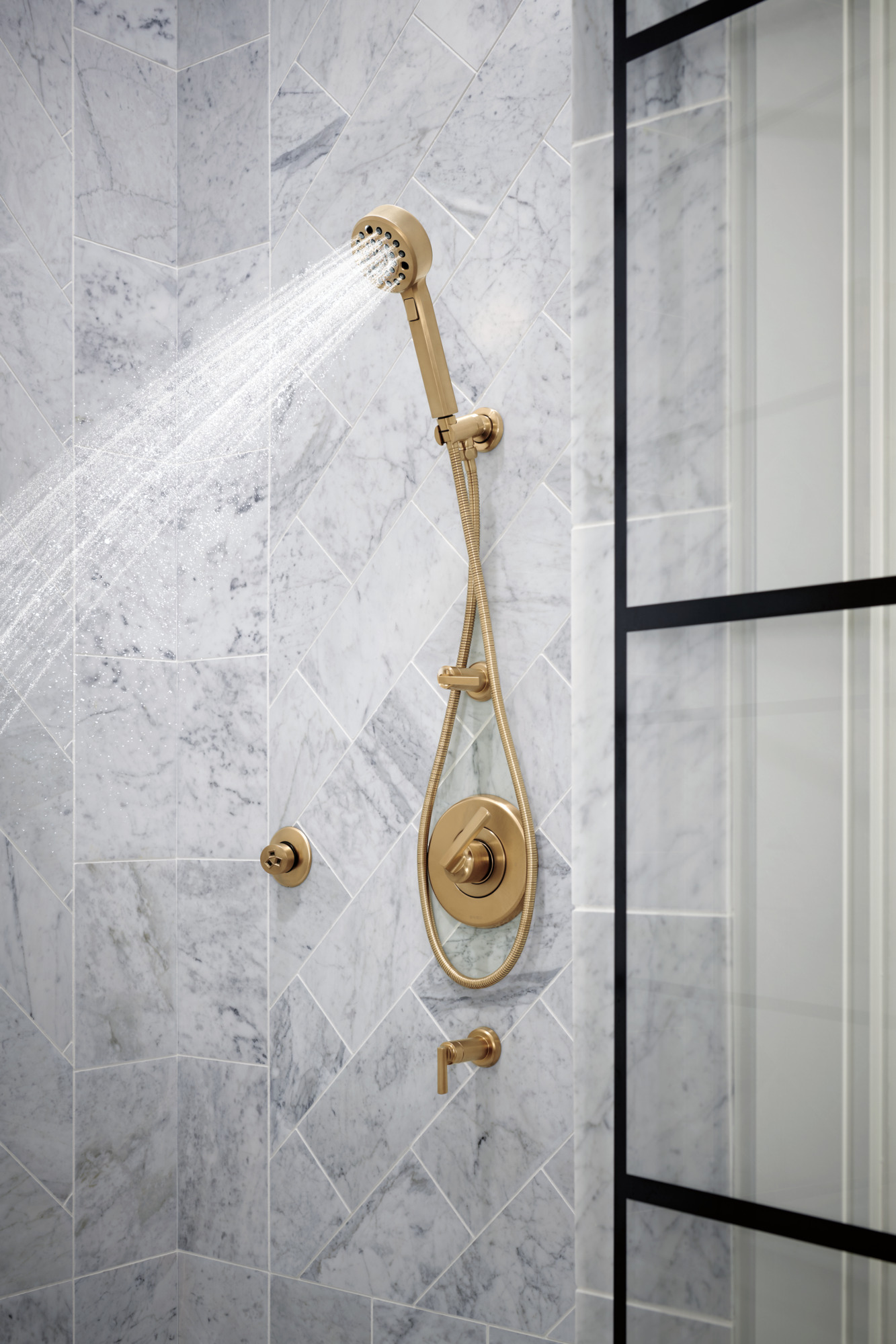 Essential™ Shower Series | Hydrachoice Max® Round Body Spray Trim